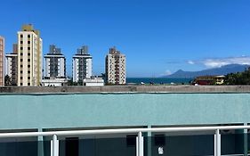 Apartamento novo próximo do mar